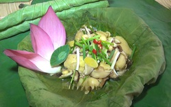 Ngọt bùi gà hấp lá sen