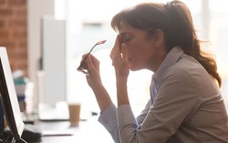 Đau nửa đầu vào mùa hè: Hiểu đề rõ để phòng tránh