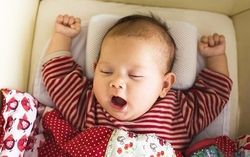 6 kiểu ngủ trẻ rất thích nhưng lại làm con xấu đi và kém thông minh