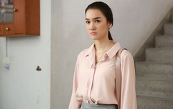 Mẹ chồng “phán” tôi không bằng ngón chân chị chồng, rồi bà khóc trong nhà tắm