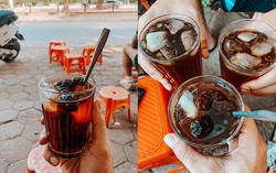 Quán nước vỉa hè tồn tại hơn 30 năm ở Nam Định, "hút khách" nhờ món nước lạ