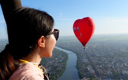 Ngắm cố đô Huế từ khinh khí cầu