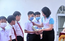 “Mẹ đỡ đầu” tại Đà Nẵng cùng con viết tiếp ước mơ 