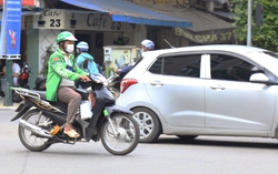 Giá xăng tăng, tài xế công nghệ loay hoay mưu sinh