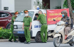 Nhiều xe biển xanh, công an xuất hiện tại nhà riêng của ông Chu Ngọc Anh