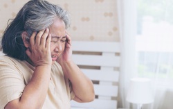 Căng thẳng vì lo con trai bị người yêu lợi dụng