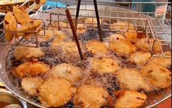 Món bánh lề đường Cao Bằng, ai đến cũng phải nếm thử bởi hương thơm nức mũi