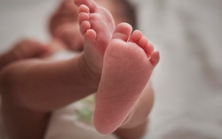 Sợi tóc của mẹ khiến bé trai gặp nguy hiểm