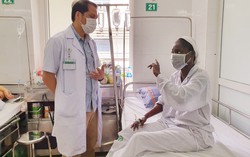 Nữ giáo viên tiếng Anh người nước ngoài bị sốt rét ác tính nguy kịch