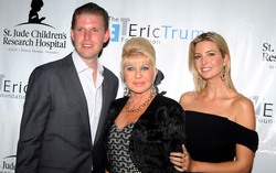 Ivanka Trump tưởng nhớ mẹ đẻ vừa qua đời