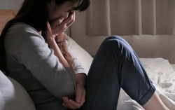 Mẹ chồng mất 2 tháng thì bố chồng tái hôn, nhìn di vật của bà tôi mới hiểu nguyên do