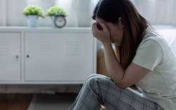 "Phụ nữ kiếm nhiều tiền hơn chồng cũng có nguy cơ bị bạo lực"