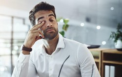 Co giật mí mắt có phải là triệu chứng mới của Covid-19?