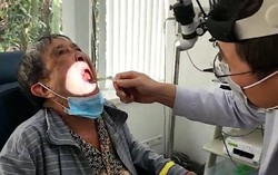 Cụ bà ăn cháo loãng suốt 2 năm do bị khối u xương khẩu cái hiếm gặp