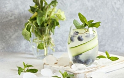 Chẳng cần mua "nước thần" đắt đỏ, uống loại nước ép rẻ tiền này vừa đẹp da lại tốt cho xương