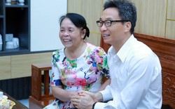 Phó Thủ tướng Vũ Đức Đam thăm nữ anh hùng "đếm bom" ở ngã ba Đồng Lộc