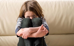 Cha mẹ dù giận nhau đến mấy cũng không nên nói 6 điều này trước mặt con