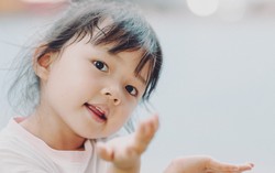 10 thói quen xấu của cha mẹ làm "méo mó" tính cách của con