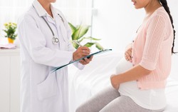 Bà bầu bị tay chân miệng có sao không?
