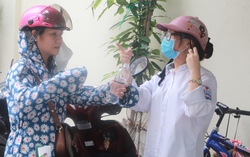 Thi tốt nghiệp THPT 2022: Chỉ 1 tháng, mẹ bạc trắng đầu vì quyết định "trái khoáy" của con