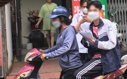 Bác đưa cháu đi thi: “Hy vọng cháu đạt được mơ ước!”