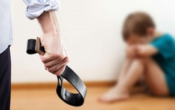 Những huyệt đạo của trẻ cha mẹ tối kị chạm tới