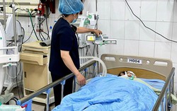 Uống rượu trắng pha rượu ngâm chuối hột, 2 anh em tử vong
