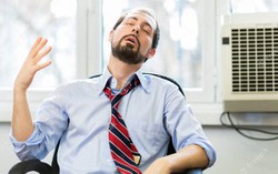Người nóng bừng nhưng không sốt: Nguyên nhân và cách điều trị