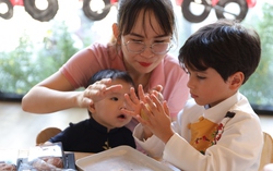 Nữ doanh nhân mang trọn bộ nguyên liệu làm bánh Trung thu đến tận nhà khách hàng