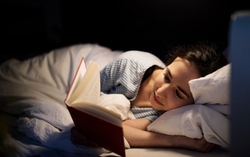 Thói quen khi lên giường dễ gây mất ngủ, gặp ác mộng