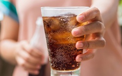 Mẹ chữa tắc tia sữa bằng nước ngọt có ga - cẩn thận hậu quả khôn lường