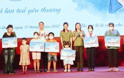 Hội Phụ nữ Công an tỉnh Bình Dương triển khai chương trình “Mẹ đỡ đầu” hỗ trợ 20 em nhỏ