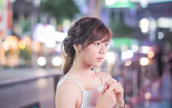Dọn dẹp phòng học của con, tôi đau đớn khi thấy một tấm ảnh rơi ra