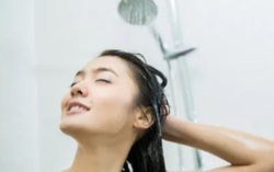 Một bước sai này dễ hại sức khỏe, thậm chí gây đột quỵ khi tắm tối
