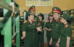 Ghi nhận sự đóng góp của cán bộ chính trị, trợ lý là nam giới trong công tác phụ nữ quân đội