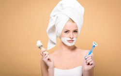 Nên cạo lông mặt hay không? Cách chăm sóc da mặt sau khi cạo lông