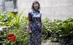 Người đàn ông mặc đồ nữ suốt 20 năm vì mẹ