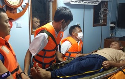 Tàu hải quân 416 cấp cứu ngư dân bị nạn trên quần đảo Trường Sa