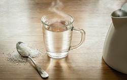 Những cách uống nước gây hại