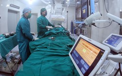Lời giải cho bài toán thiếu thuốc trong bệnh viện: (Bài 1) Đằng sau câu chuyện “dao mổ rạch 3 lần da mới đứt”