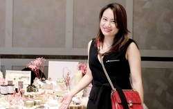 Người kể câu chuyện qua những hộp quà