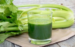 Cách làm nước ép cần tây giảm cân an toàn, hiệu quả