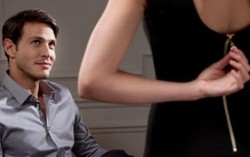 Quan hệ ngoài luồng, người phụ nữ bị tống tiền bằng ảnh "nóng"