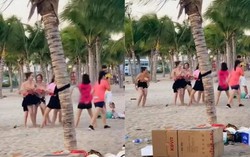 Chưa xác định được nhóm phụ nữ để ngực trần chơi team building ở đâu