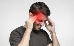 Thời điểm giao mùa dễ bị đau đầu, người bệnh nên làm gì?