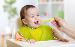 Nêm gia vị đúng cách vào đồ ăn dặm cho trẻ