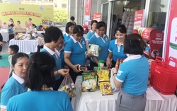 3.000 hội viên phụ nữ có quầy hàng "An toàn - Vui khỏe - Tiện lợi" từ một chương trình hợp tác của Hội