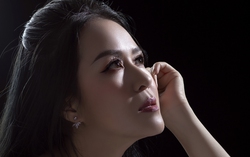 Ca sĩ Hồng Nhung Đỗ hạnh phúc bên chàng trai nghèo cắt tóc kém 12 tuổi