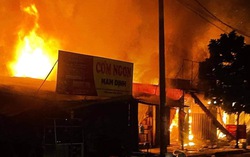 Hà Nội: Cháy lớn tại chợ đêm Lĩnh Nam