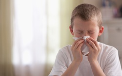 Trẻ nhiễm Adenovirus khi nào cần nhập viện điều trị?